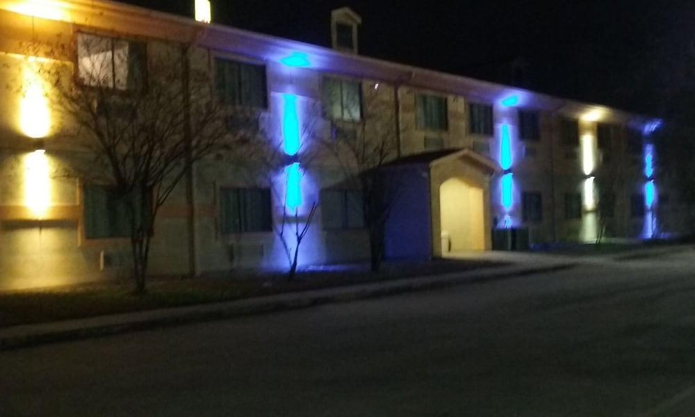 Surestay Studio By Best Western Conroe Downtown Exterior foto